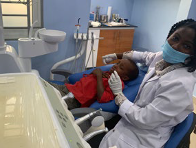 Auch ein Zahnarztbesuch gehört zum Gesundheitsprogramm